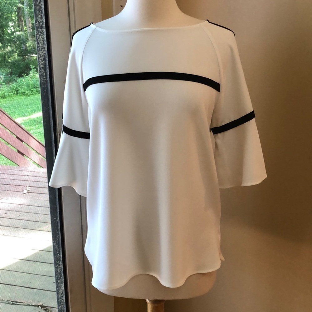 Calvin Klein Cream & Black Blouse Size Medium in Like New Condition